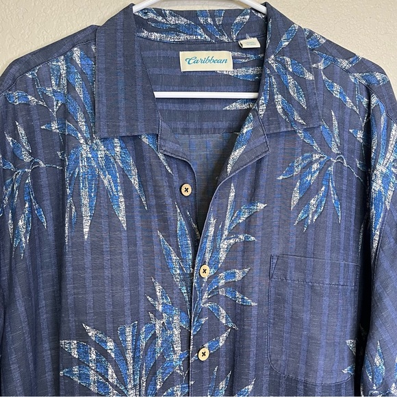 Caribbean Blue Floral Men's Button Down Hawaiian Shirt Size XXL - Picture 2 of 13